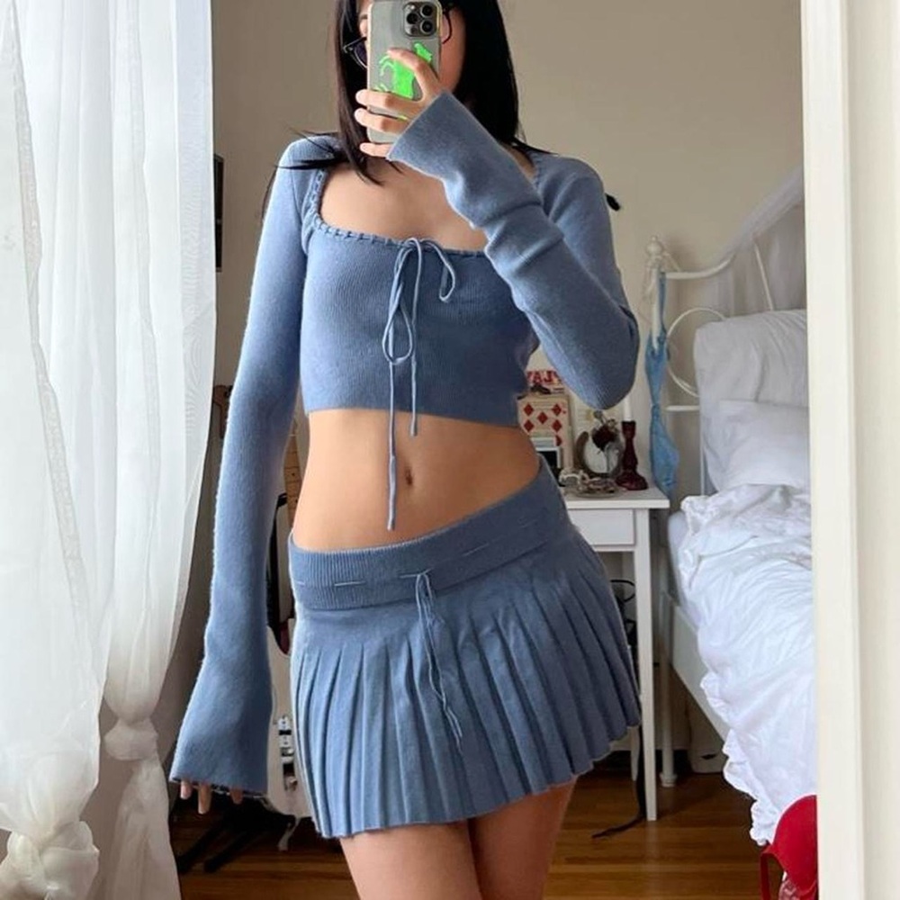 Guizio set long sleeve crop top and baby Blue Pleated mini Skirt knit - Picture 1 of 14